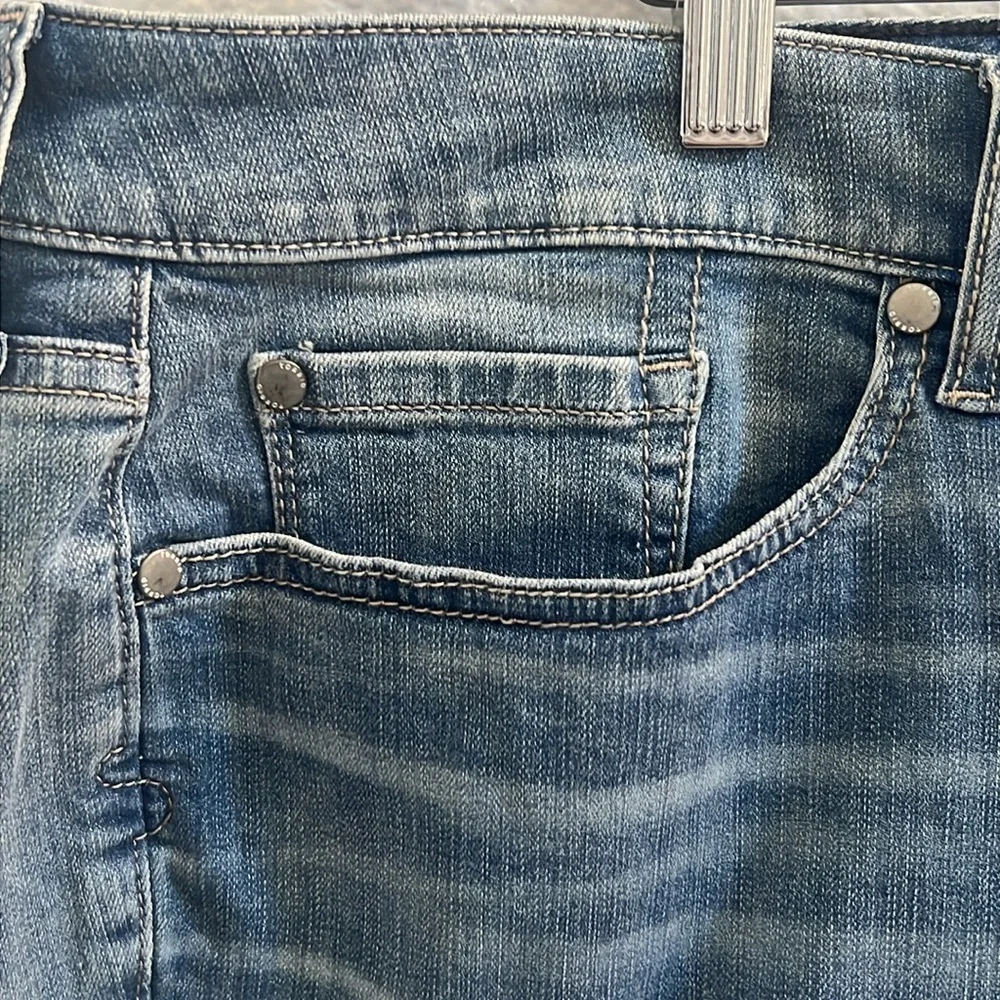 Torrid 5 INCH VINTAGE STRETCH MID-RISE SHORT SIZE 26